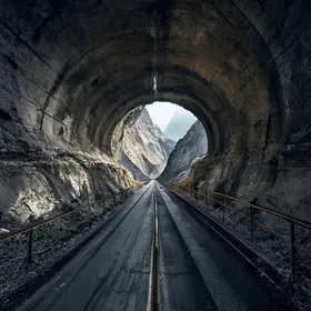 interior do túnel duplo da BR-280 em SC