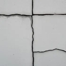 rachaduras em prédio interditado